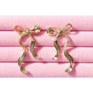 Bow Stud Earrings Gold Tone NWT